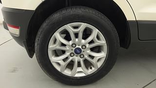 Used 2015 Ford EcoSport [2013-2015] Titanium 1.0L Ecoboost (Opt) Petrol Manual tyres RIGHT REAR TYRE RIM VIEW