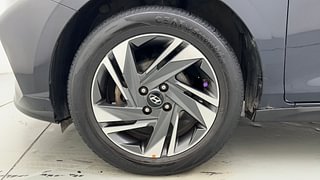 Used 2021 Hyundai New i20 Asta (O) 1.0 Turbo DCT Petrol Automatic tyres LEFT FRONT TYRE RIM VIEW