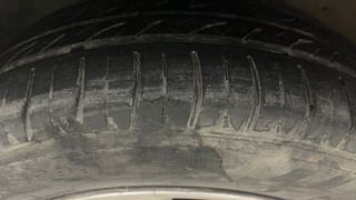 Used 2016 Volkswagen Vento [2015-2019] Highline Petrol AT Petrol Automatic tyres LEFT FRONT TYRE TREAD VIEW