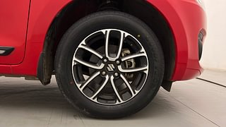 Used 2023 Maruti Suzuki Swift ZXI Plus AMT Dual Tone Petrol Automatic tyres RIGHT FRONT TYRE RIM VIEW