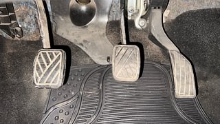 Used 2015 Maruti Suzuki Swift [2011-2017] VXi Petrol Manual interior PEDALS VIEW