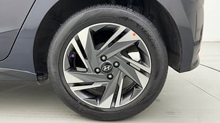 Used 2021 Hyundai New i20 Asta (O) 1.0 Turbo DCT Petrol Automatic tyres LEFT REAR TYRE RIM VIEW