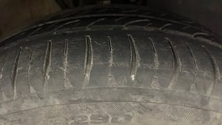 Used 2016 Volkswagen Vento [2015-2019] Highline Petrol AT Petrol Automatic tyres RIGHT FRONT TYRE TREAD VIEW