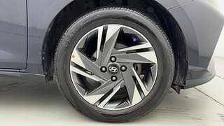 Used 2021 Hyundai New i20 Asta (O) 1.0 Turbo DCT Petrol Automatic tyres RIGHT FRONT TYRE RIM VIEW