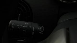 Used 2019 Mahindra XUV500 [2018-2021] W7 Diesel Manual top_features Rain sensing wipers