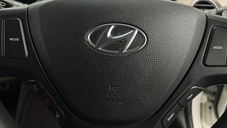 Used 2018 Hyundai Grand i10 [2017-2020] Sportz 1.2 Kappa VTVT Petrol Manual top_features Airbags