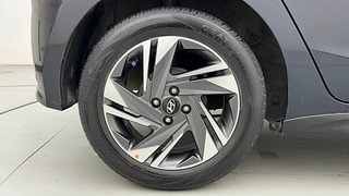 Used 2021 Hyundai New i20 Asta (O) 1.0 Turbo DCT Petrol Automatic tyres RIGHT REAR TYRE RIM VIEW