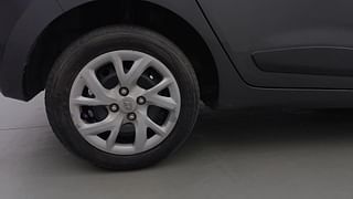 Used 2020 Hyundai Grand i10 [2017-2020] Sportz 1.2 Kappa VTVT Petrol Manual tyres RIGHT REAR TYRE RIM VIEW