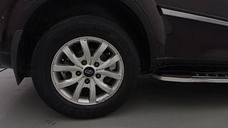 Used 2017 Mahindra XUV500 [2015-2018] W10 AT Diesel Automatic tyres RIGHT REAR TYRE RIM VIEW