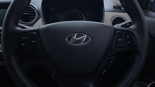 Used 2020 Hyundai Grand i10 [2017-2020] Sportz 1.2 Kappa VTVT Petrol Manual top_features Airbags