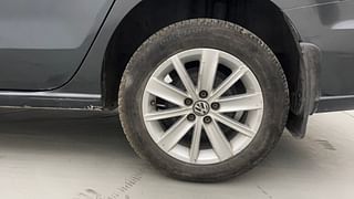 Used 2016 Volkswagen Vento [2015-2019] Highline Diesel AT Diesel Automatic tyres LEFT REAR TYRE RIM VIEW