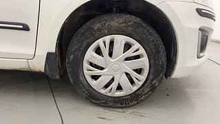 Used 2014 Maruti Suzuki Swift [2011-2017] VXi Petrol Manual tyres RIGHT FRONT TYRE RIM VIEW