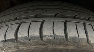Used 2016 Volkswagen Vento [2015-2019] Highline Diesel AT Diesel Automatic tyres RIGHT FRONT TYRE TREAD VIEW