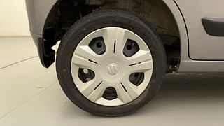 Used 2017 Maruti Suzuki Wagon R 1.0 [2010-2019] VXi Petrol Manual tyres RIGHT REAR TYRE RIM VIEW