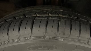 Used 2022 renault Kwid 1.0 RXT Opt Petrol Manual tyres RIGHT FRONT TYRE TREAD VIEW