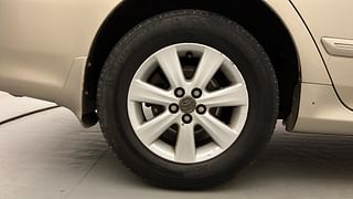 Used 2013 Toyota Corolla Altis [2011-2014] G Petrol Petrol Manual tyres RIGHT REAR TYRE RIM VIEW