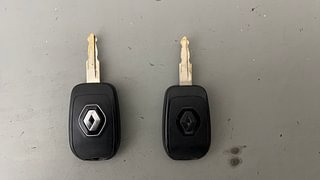 Used 2022 renault Kwid 1.0 RXT Opt Petrol Manual extra CAR KEY VIEW