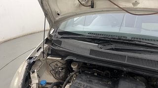 Used 2015 Maruti Suzuki Ritz [2012-2017] Ldi Diesel Manual engine ENGINE RIGHT SIDE HINGE & APRON VIEW