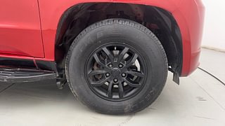 Used 2017 Mahindra TUV300 [2015-2020] T8 mHAWK100 Dual Tone Diesel Manual tyres RIGHT FRONT TYRE RIM VIEW