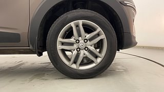 Used 2022 Renault Triber RXZ AMT Petrol Automatic tyres RIGHT FRONT TYRE RIM VIEW