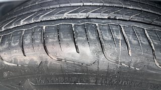 Used 2016 Maruti Suzuki Baleno [2015-2019] Zeta Petrol Petrol Manual tyres RIGHT FRONT TYRE TREAD VIEW