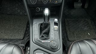 Used 2018 Volkswagen Tiguan [2017-2020] Highline TDI Diesel Automatic interior GEAR  KNOB VIEW