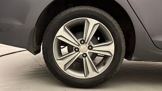 Used 2018 Hyundai Verna [2017-2020] 1.6 VTVT SX (O) AT Petrol Automatic tyres RIGHT REAR TYRE RIM VIEW