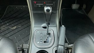 Used 2017 Mahindra XUV500 [2015-2018] W6 AT Diesel Automatic interior GEAR  KNOB VIEW