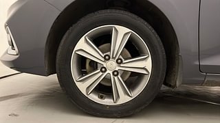 Used 2018 Hyundai Verna [2017-2020] 1.6 VTVT SX (O) AT Petrol Automatic tyres LEFT FRONT TYRE RIM VIEW