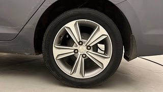 Used 2018 Hyundai Verna [2017-2020] 1.6 VTVT SX (O) AT Petrol Automatic tyres LEFT REAR TYRE RIM VIEW
