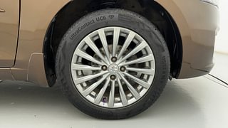 Used 2017 Maruti Suzuki Ciaz [2014-2017] ZXI+ Petrol Manual tyres RIGHT FRONT TYRE RIM VIEW