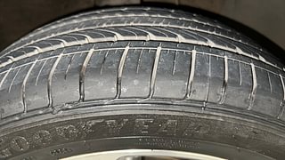 Used 2018 Hyundai Verna [2017-2020] 1.6 VTVT SX (O) AT Petrol Automatic tyres RIGHT FRONT TYRE TREAD VIEW