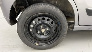 Used 2016 Maruti Suzuki Wagon R 1.0 [2015-2019] VXI AMT Petrol Automatic tyres RIGHT REAR TYRE RIM VIEW