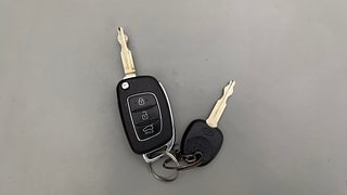 Used 2022 Hyundai Venue [2019-2022] S+ 1.2 Petrol Manual extra CAR KEY VIEW