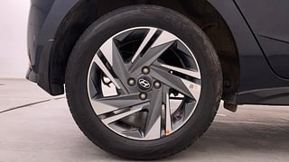 Used 2022 Hyundai New i20 Asta (O) 1.2 MT Petrol Manual tyres RIGHT REAR TYRE RIM VIEW