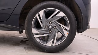 Used 2022 Hyundai New i20 Asta (O) 1.2 MT Petrol Manual tyres LEFT REAR TYRE RIM VIEW