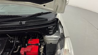 Used 2013 Maruti Suzuki Ertiga [2012-2015] Vxi Petrol Manual engine ENGINE LEFT SIDE HINGE & APRON VIEW