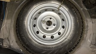 Used 2010 Maruti Suzuki Swift [2007-2011] LXi Petrol Manual tyres SPARE TYRE VIEW