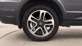 Used 2018 Tata Hexa [2016-2020] XTA Diesel Automatic tyres RIGHT REAR TYRE RIM VIEW