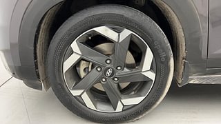 Used 2021 Hyundai Alcazar Signature (O) 6 STR 2.0 Petrol AT Petrol Automatic tyres LEFT FRONT TYRE RIM VIEW