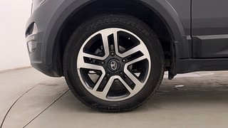 Used 2018 Tata Hexa [2016-2020] XTA Diesel Automatic tyres LEFT FRONT TYRE RIM VIEW