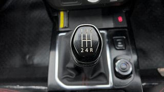 Used 2022 Renault Kiger RXZ 1.0 Turbo MT Dual Tone Petrol Manual interior GEAR  KNOB VIEW