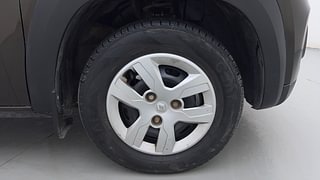 Used 2017 Renault Kwid [2017-2019] RXT 1.0 SCE Special Petrol Manual tyres RIGHT FRONT TYRE RIM VIEW