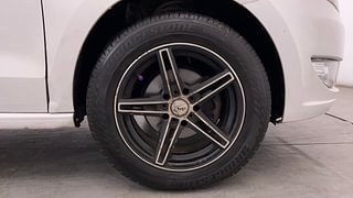 Used 2015 Skoda Rapid [2011-2016] Elegance Diesel MT Diesel Manual tyres RIGHT FRONT TYRE RIM VIEW