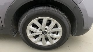 Used 2018 Hyundai Creta [2018-2020] 1.6 SX VTVT Petrol Manual tyres RIGHT FRONT TYRE RIM VIEW