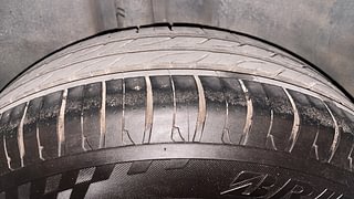 Used 2015 Skoda Rapid [2011-2016] Elegance Diesel MT Diesel Manual tyres RIGHT REAR TYRE TREAD VIEW