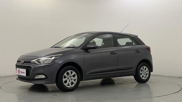 i20 Sportz 1.2 MT Dual Tone on road Price  Hyundai i20 Sportz 1.2 MT Dual  Tone Features & Specs