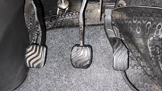 Used 2022 Renault Kiger RXT (O) MT Petrol Manual interior PEDALS VIEW