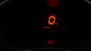 Used 2018 Renault Kwid [2015-2019] RXT Petrol Manual interior CLUSTERMETER VIEW