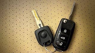 Used 2015 Volkswagen Vento [2015-2019] Highline Diesel Diesel Manual extra CAR KEY VIEW